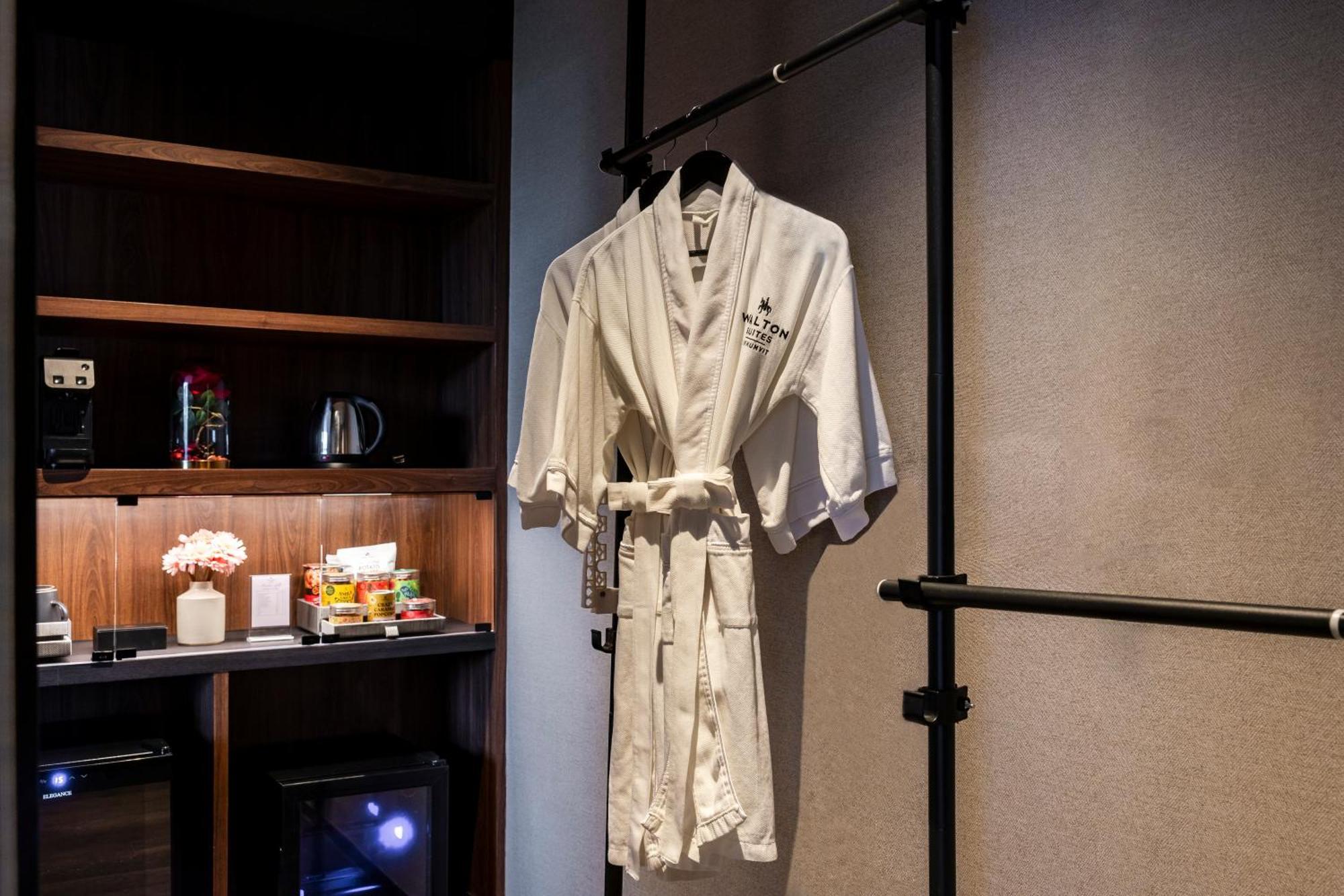 Walton Suites Sukhumvit Бангкок Экстерьер фото